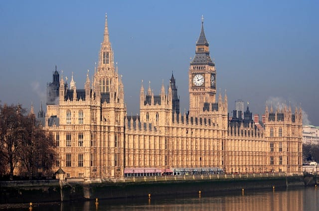 Vista de la histórica Abadía de Westminster, un lugar emblemático que ver en Londres en 3 días.