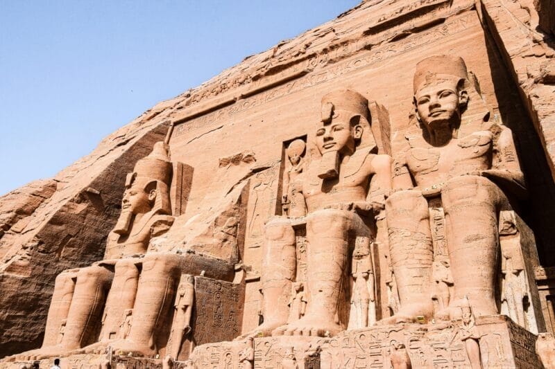 Los templos de Abu Simbel, una maravilla histórica que no puedes perderte en 7 días en Egipto.