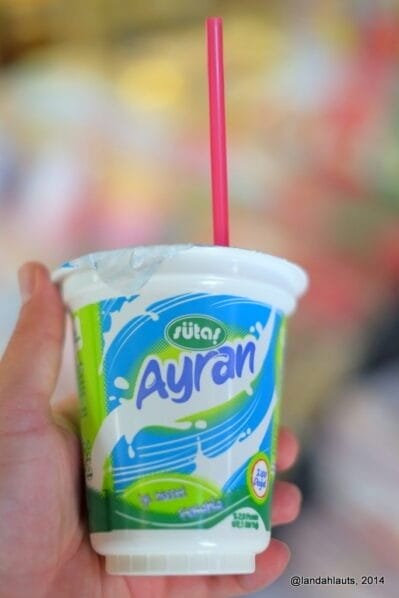 Ayran bebida refrescante de yogur típica de la comida turca