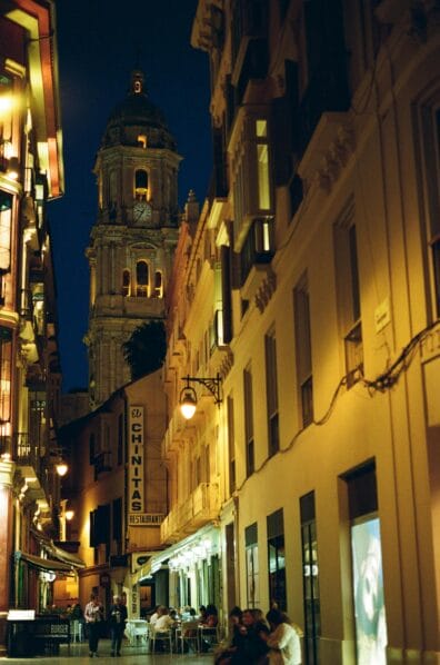 Calle Larios, la vía más emblemática del centro de Málaga, ideal para pasear