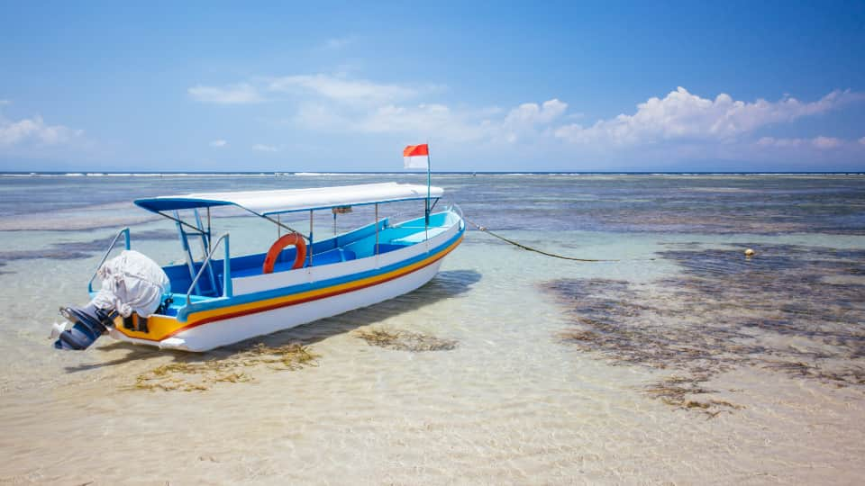 Barcos y ferris para moverse entre islas en Bali