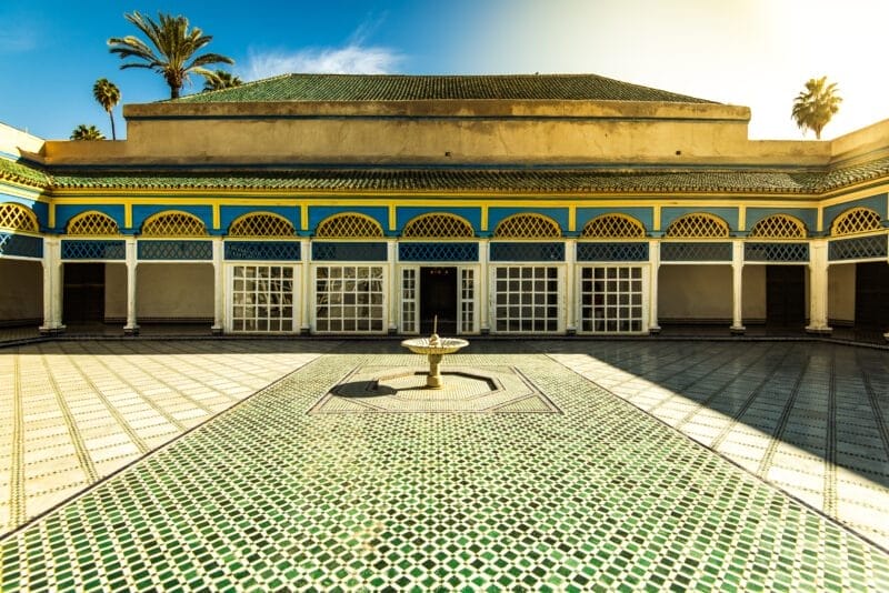 Interior del Palacio de la Bahía en Marrakech, ideal para una visita de dos días