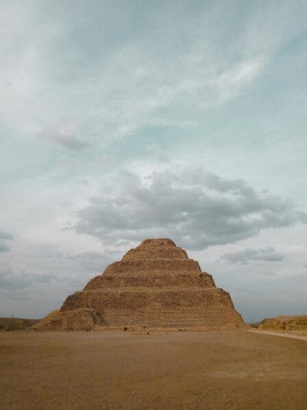 La Pirámide Escalonada de Zoser, en Saqqara, una parada obligada en un viaje de 7 días a Egipto.