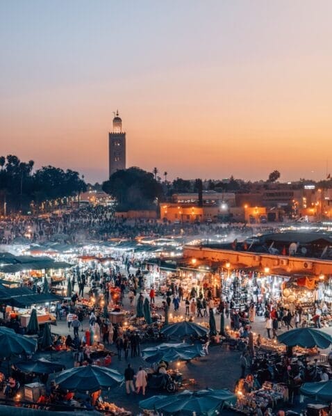 Plaza Jemaa el-Fna, punto central de Marrakech para visitar en dos días