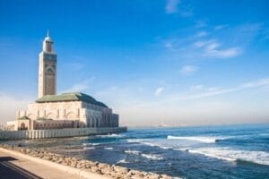 La Mezquita Hassan II, un imperdible al visitar Casablanca.