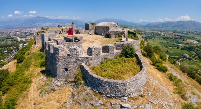 Castillo de Rozafa en Shkodër, Albania, ideal en itinerarios de 5 a 10 días