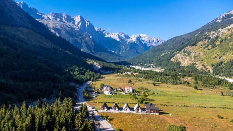 Paisajes naturales de Valbona en Albania, ideal para itinerarios de 5 a 10 días