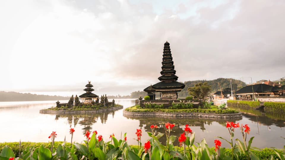 Qué ver en Bali: templos y playas exóticas, una parada esencial en Indonesia.