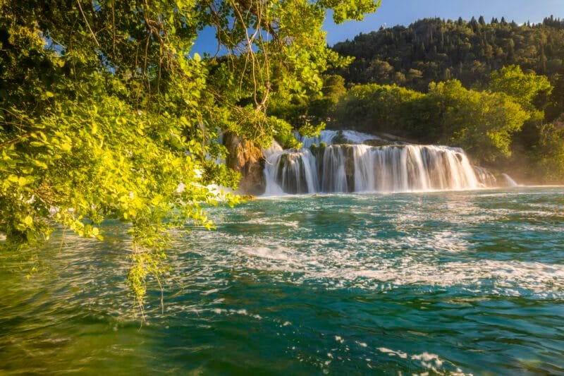 Cascadas en el Parque Nacional de Krka, un atractivo natural qué ver en Croacia