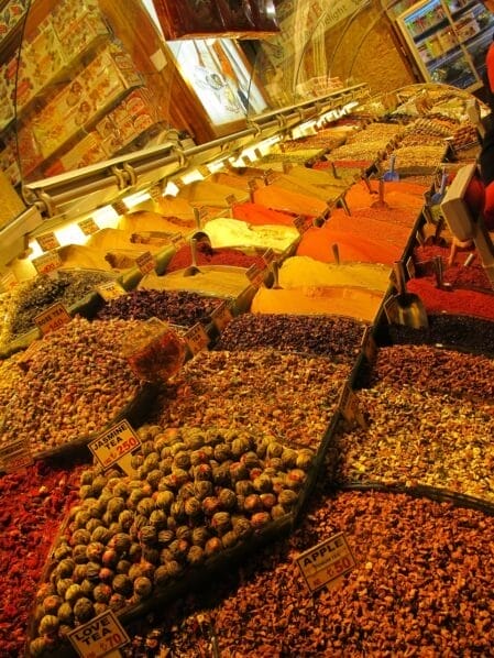 El Bazar de las Especias, un mercado de aromas y colores en Estambul