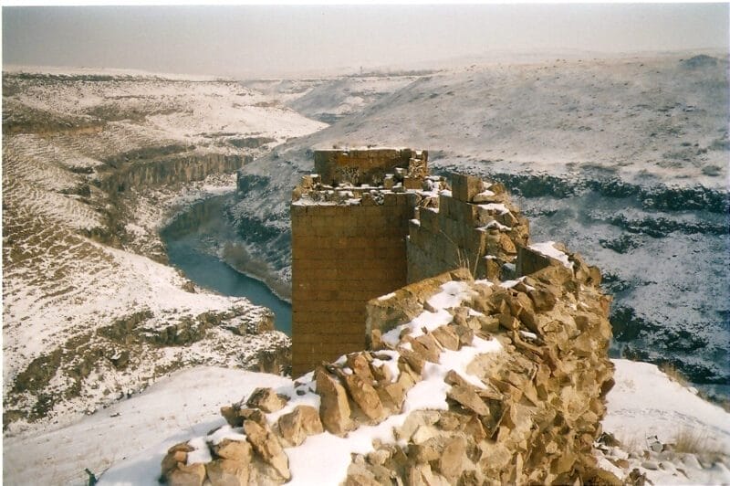 Ruinas de la antigua ciudad de Ani en la frontera de Turquía con Armenia, un lugar lleno de historia