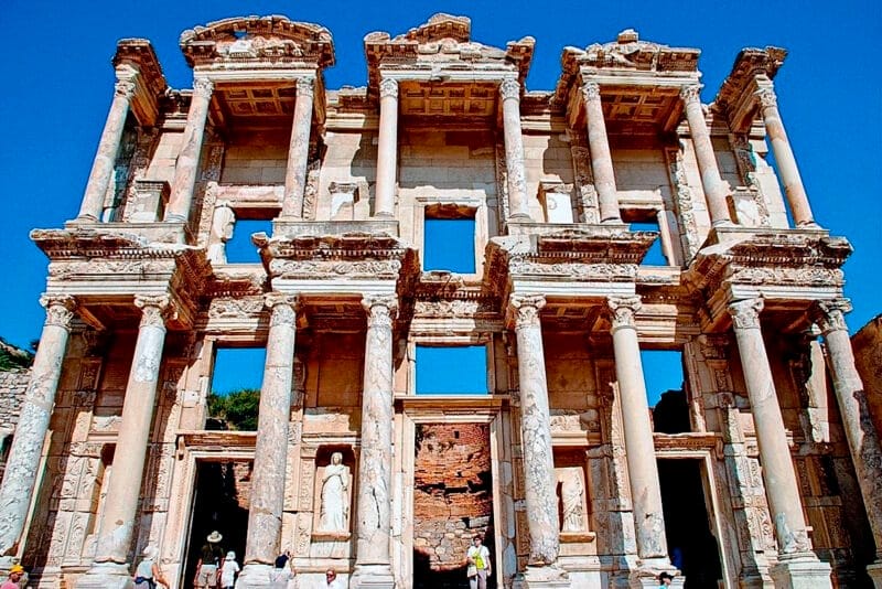 Biblioteca de Celso en Éfeso, un punto cultural para visitar en 3, 5, 7 o 10 días en Turquía