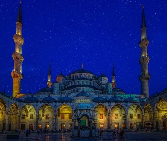 Vista de la icónica Mezquita Azul en Turquía, ideal para un recorrido en 3, 5, 7 o 10 días