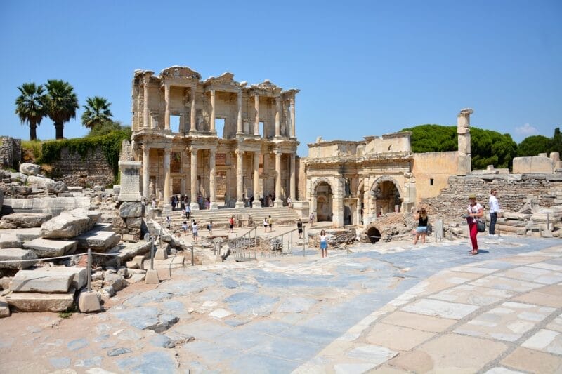 Ruinas del Templo de Artemisa en Éfeso, uno de los sitios antiguos más importantes para ver en Turquía