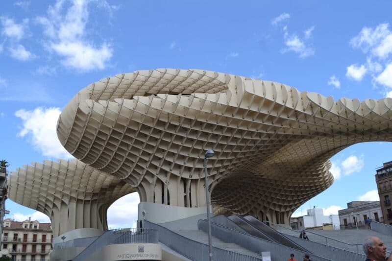 Las Setas de Sevilla (Metropol Parasol) con vistas panorámicas de Sevilla. Arquitectura moderna en Sevilla.