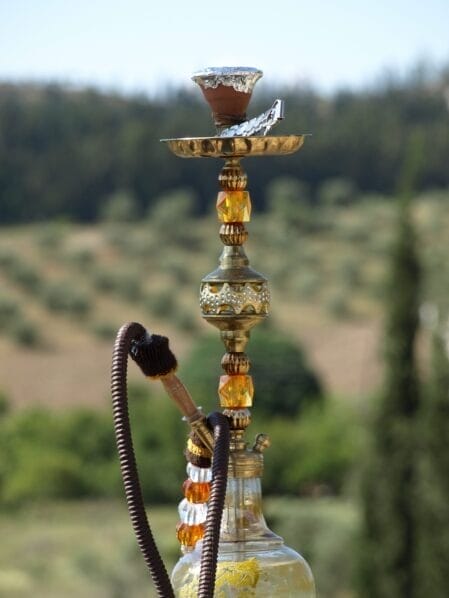 Shisha o narguile, una pieza tradicional egipcia que puedes comprar.